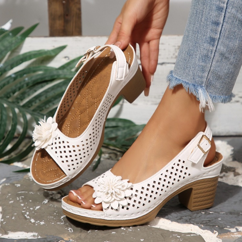 Ankle Strap Attachment - รองเท้าส้นหนาสำหรับผู้หญิง ประดับดอกไม้ แฟชั่นฤดูร้อน 2026 รองเท้าชายหาดแบบโปร่ง น้ำหนักเบา