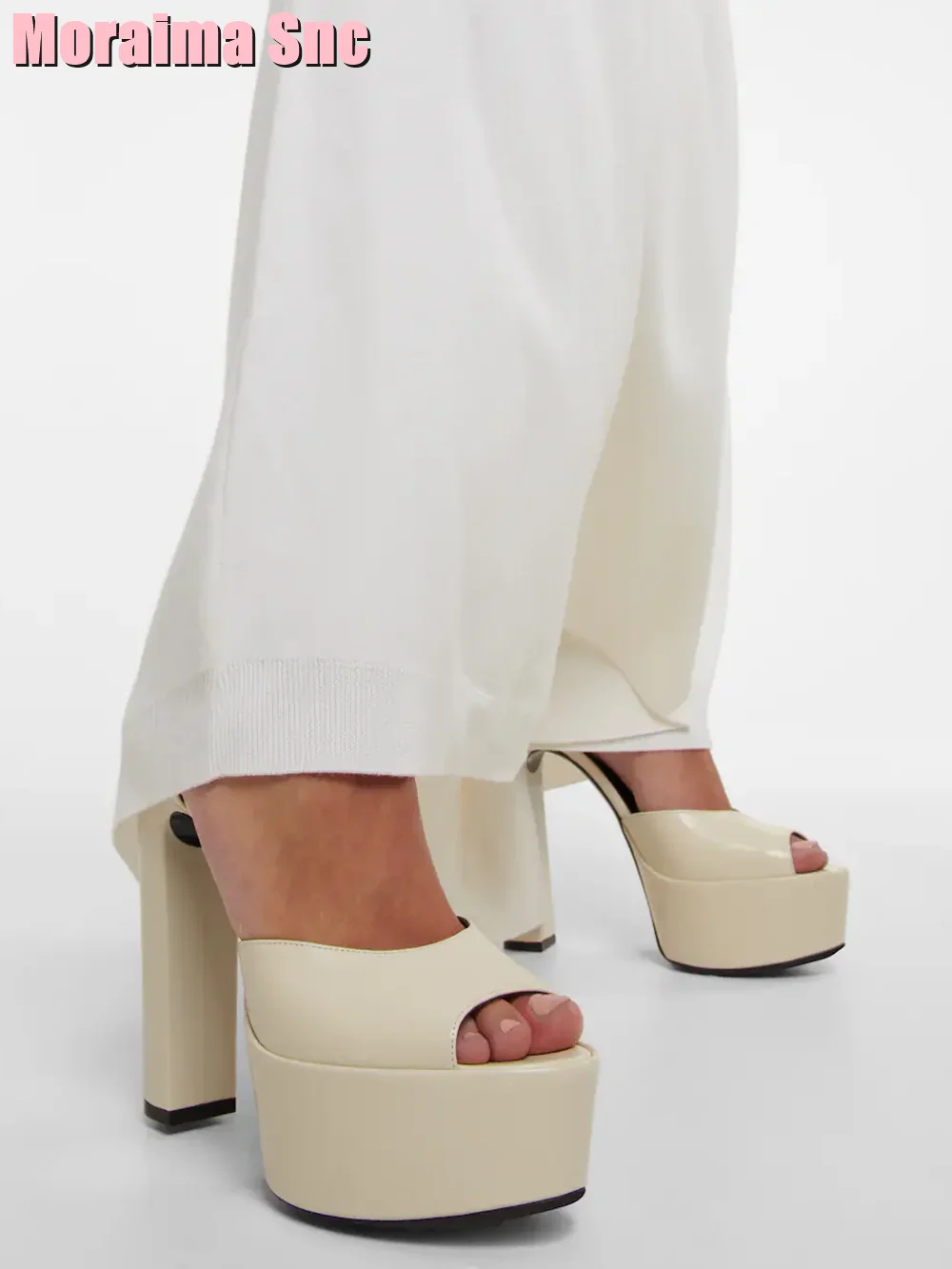 Ankle Strap Attachment - รองเท้าแตะส้นตึกหนังสิทธิบัตรเปิดนิ้วเท้ารองเท้าผู้หญิงเซ็กซี่สายรัดข้อเท้าหนาและฤดูร้อนแฟชั่นส้นหนาใหม่ล่าสุดสีพื้นเรียบ